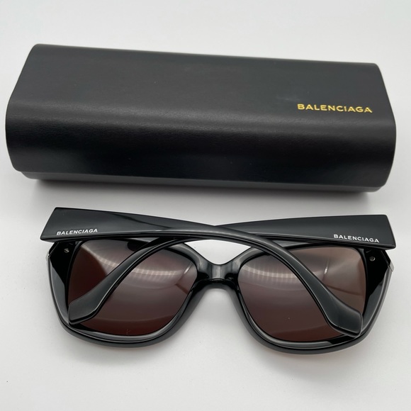 Balenciaga - Picture 3 of 12